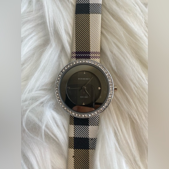 ✨Burberry rare diamond watch ✨genuine leather - Picture 2 of 9